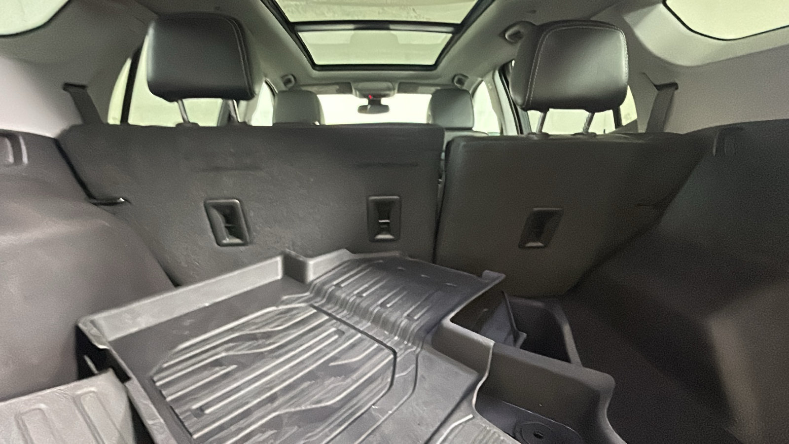 Used 2024 GMC Terrain SLT w/ Elevation Edition FWD image 32
