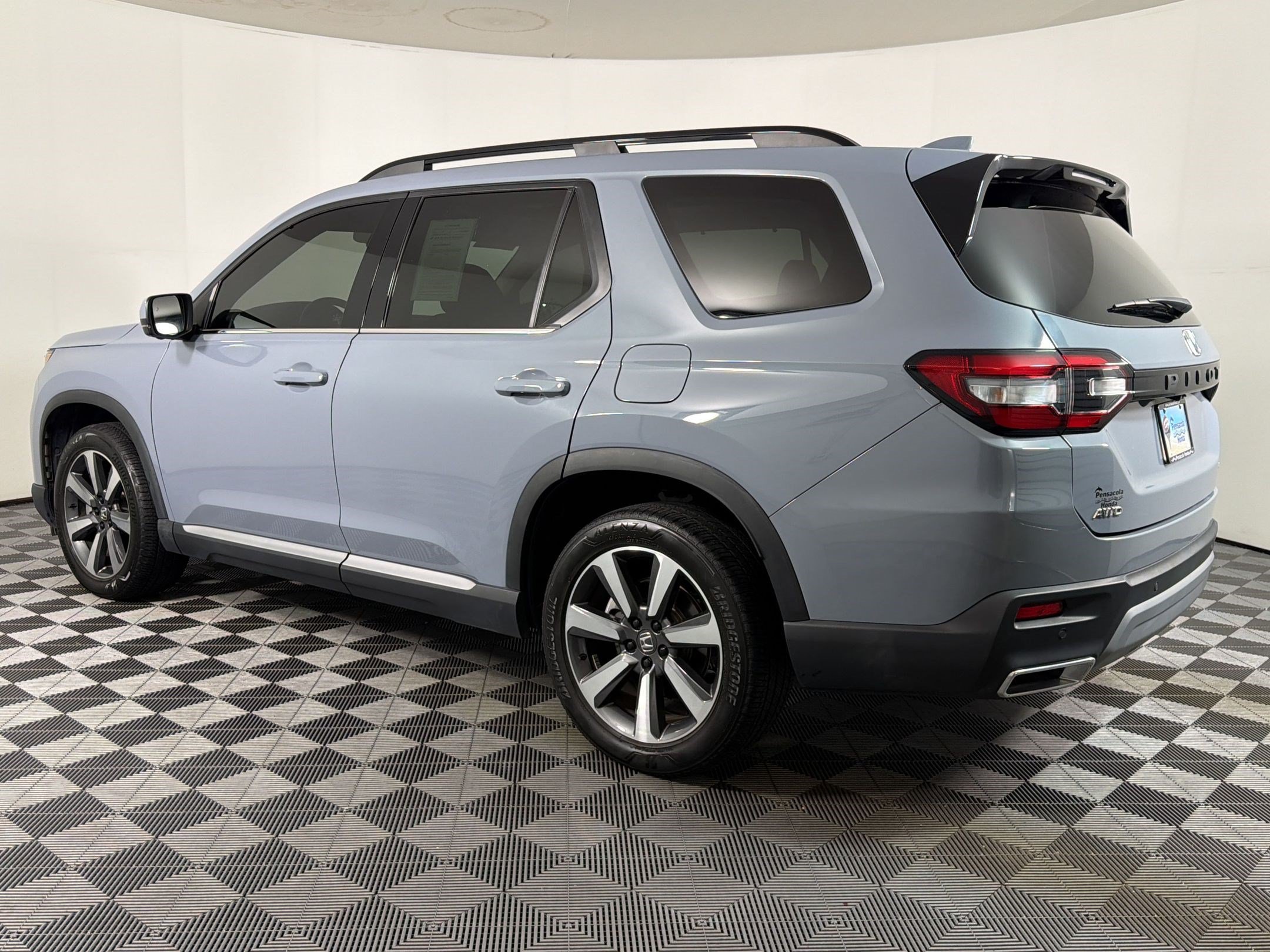 Used 2023 Honda Pilot Elite image 2