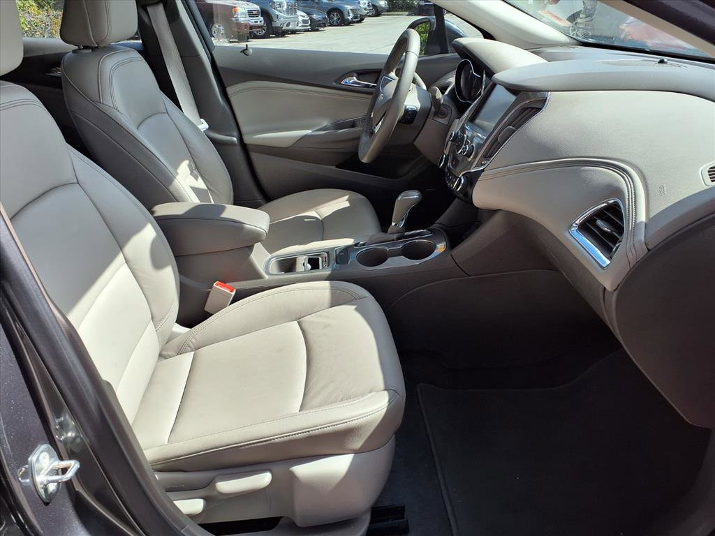 Used 2018 Chevrolet Cruze Premier image 9
