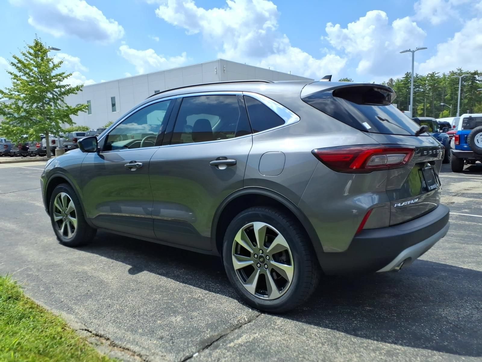 Used 2023 Ford Escape Platinum AWD/4WD image 7