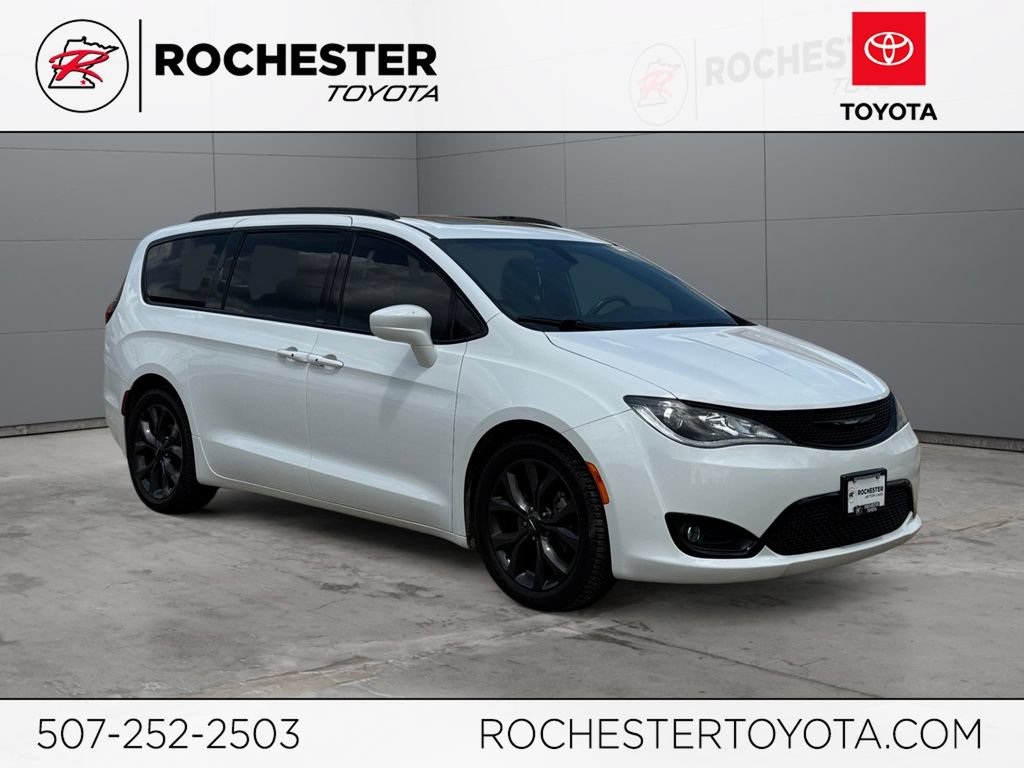 Used 2018 Chrysler Pacifica Touring-L Plus w/ S Appearance Package FWD image 1