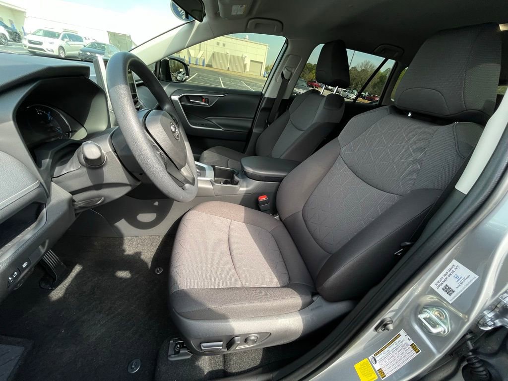 Used 2025 Toyota RAV4 XLE image 26