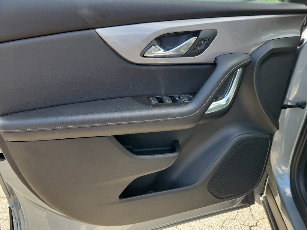 Used 2025 Chevrolet Blazer LT FWD image 21