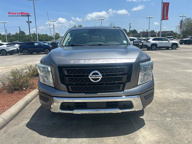 Used 2020 Nissan Titan SV w/ SV Convenience Package RWD image 2