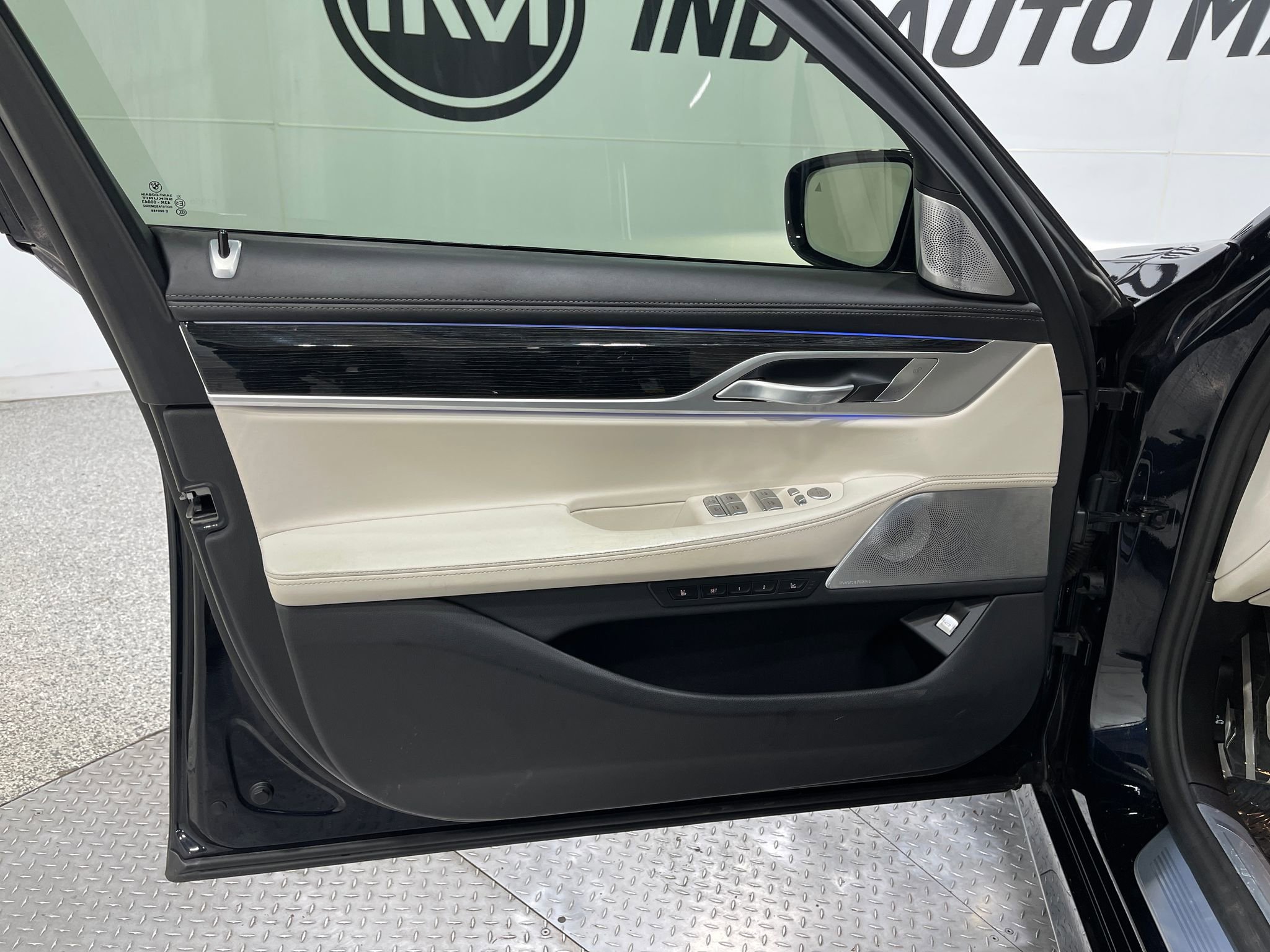 Used 2021 BMW 750i xDrive w/ Executive Package image 15