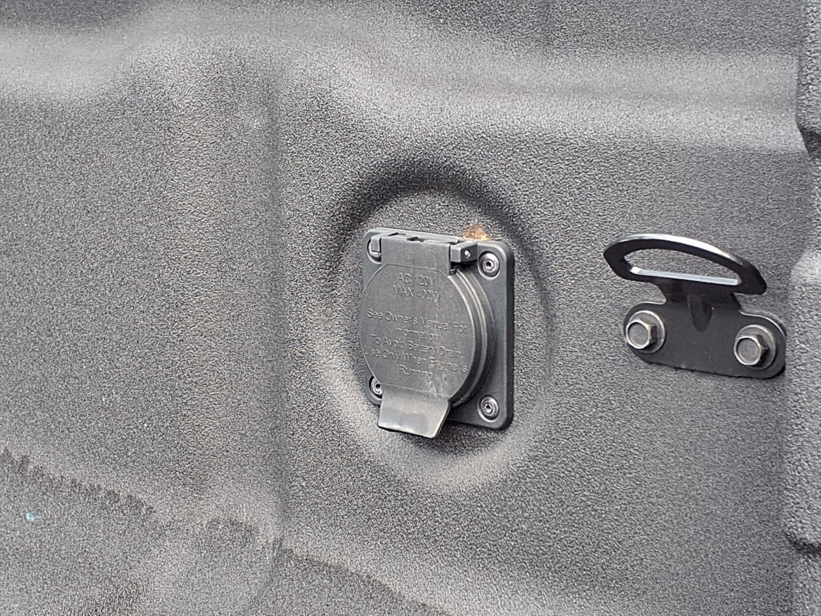 Used 2024 Nissan Frontier SL image 8