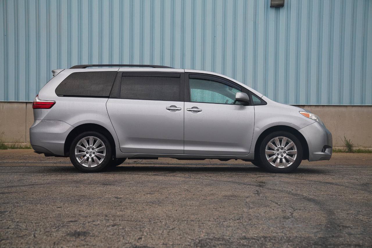 Used 2015 Toyota Sienna XLE w/ XLE Navigation Package AWD/4WD image 10