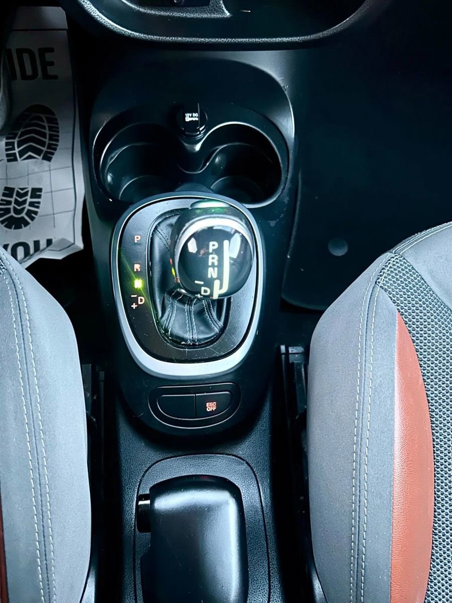 Used 2014 FIAT 500L Trekking w/ Popular Equipment Group image 26