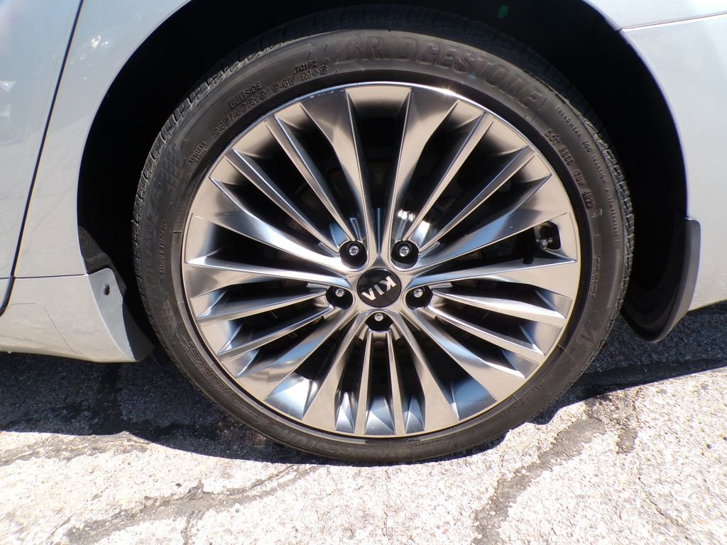 Used 2017 Kia Cadenza Limited FWD image 20