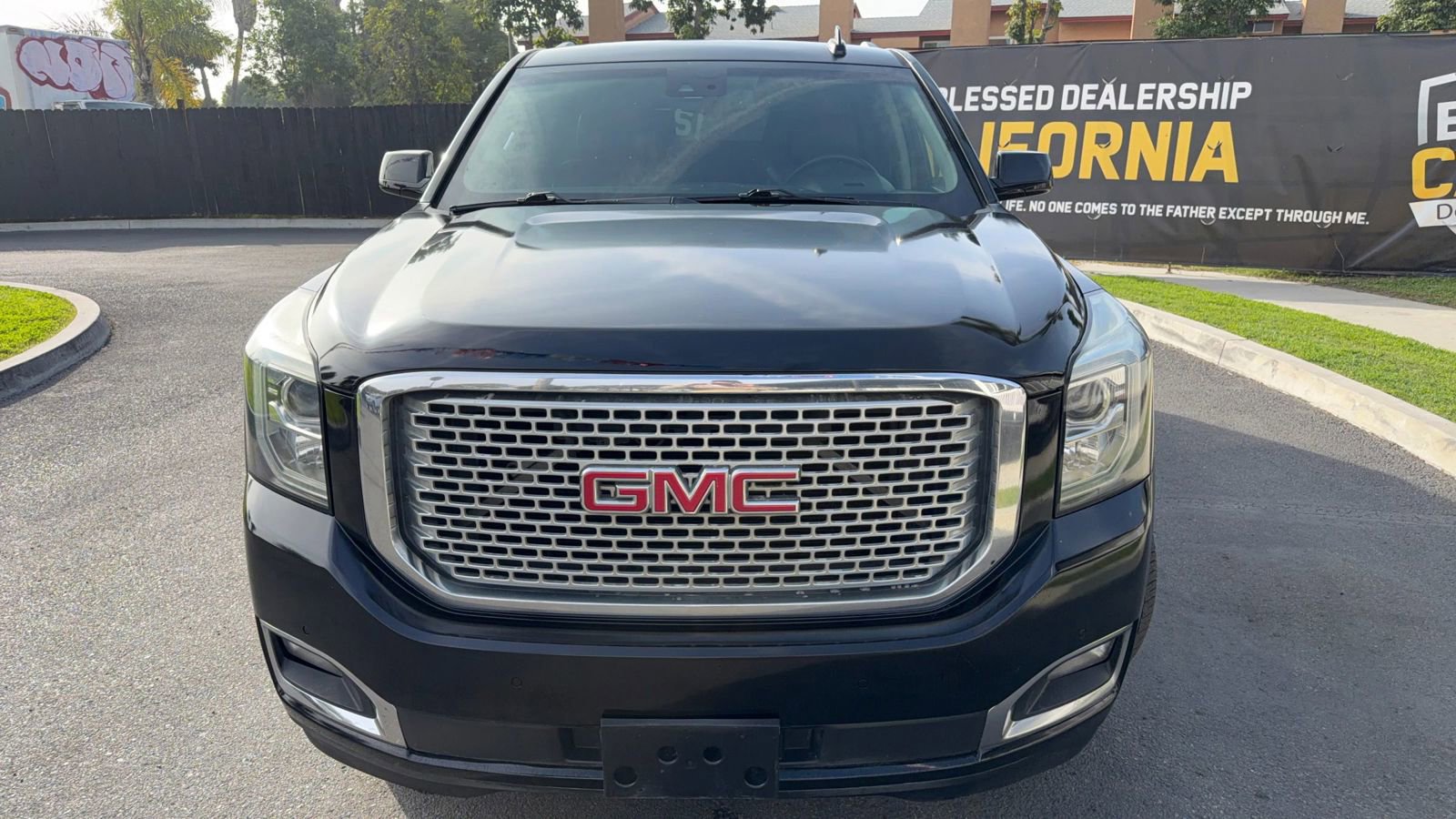 Used 2016 GMC Yukon XL Denali image 3