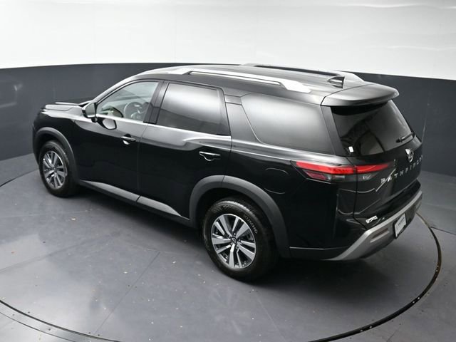 Used 2025 Nissan Pathfinder SL FWD image 28