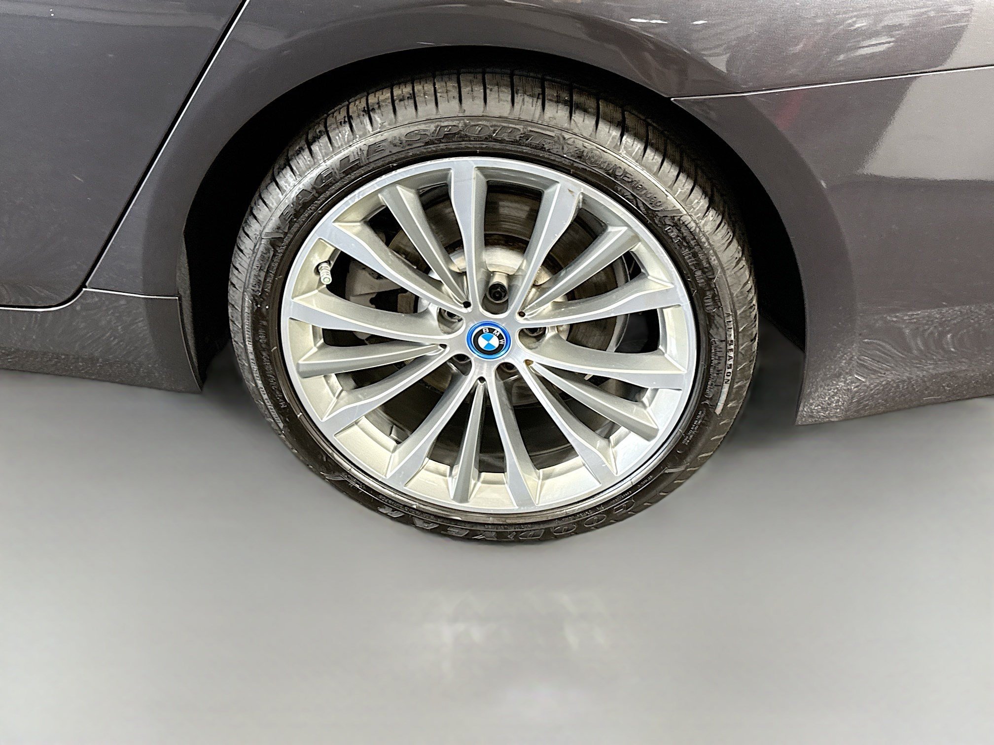 Used 2023 BMW 530e w/ Executive Package RWD image 37