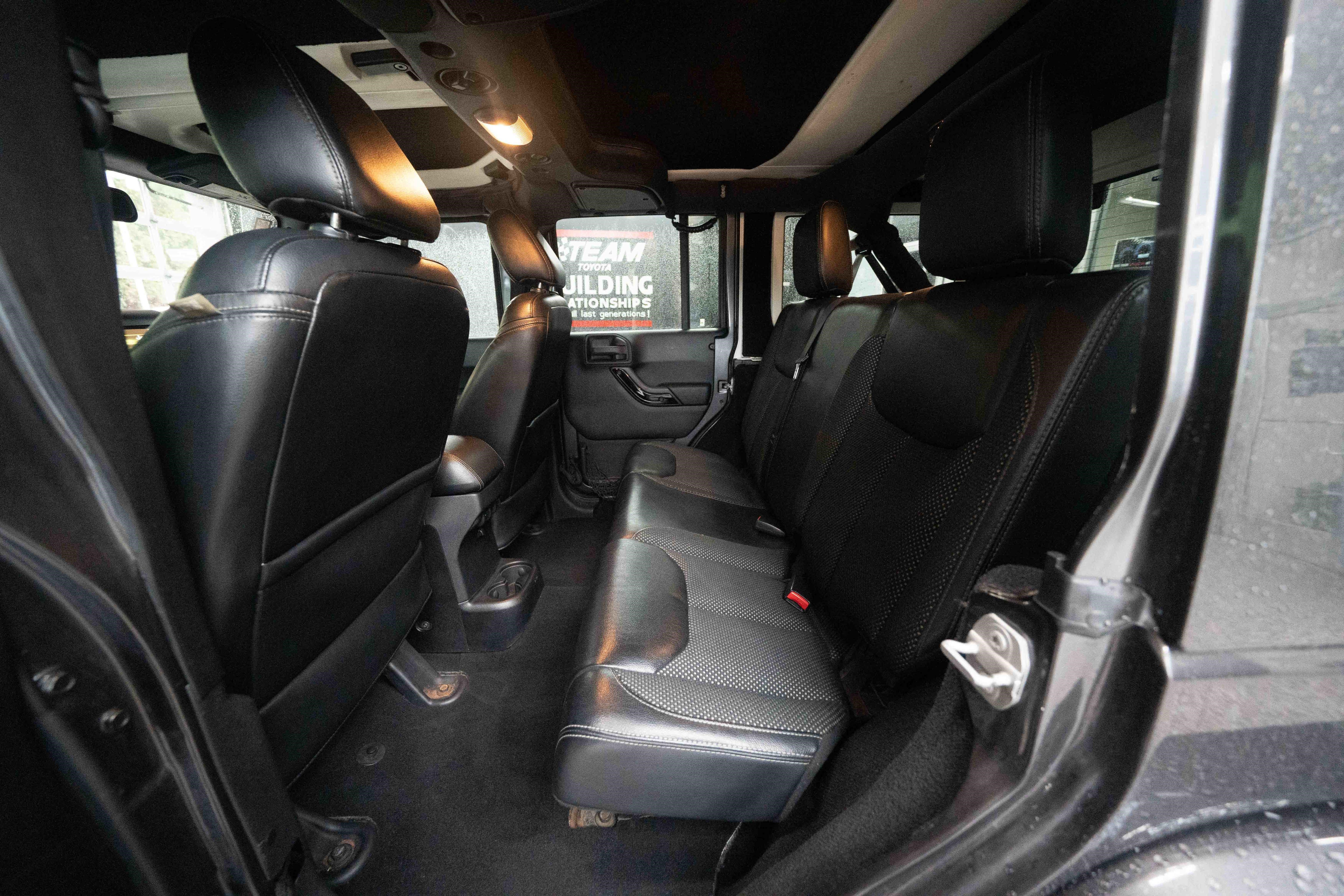Used 2016 Jeep Wrangler Unlimited Sahara AWD/4WD image 23