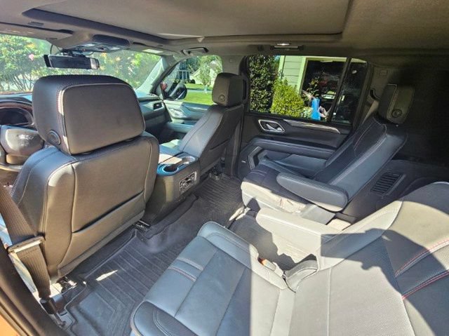 Used 2023 Chevrolet Suburban RST w/ Luxury Package AWD/4WD image 12