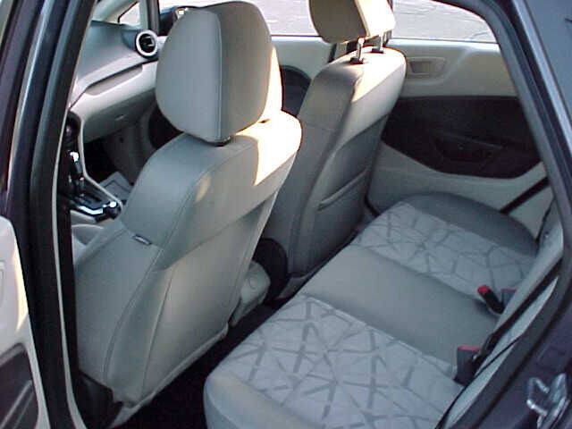 Used 2013 Ford Fiesta SE w/ Super Fuel Economy Pkg FWD image 9