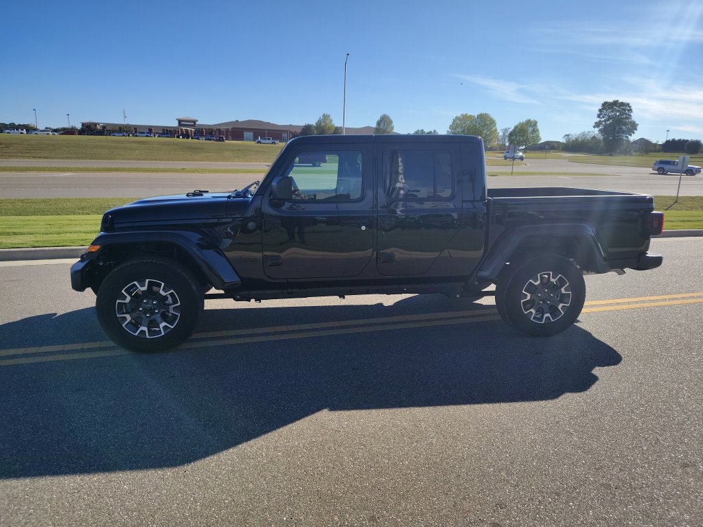 New 2025 Jeep Gladiator Sport w/ Premium Package AWD/4WD image 4