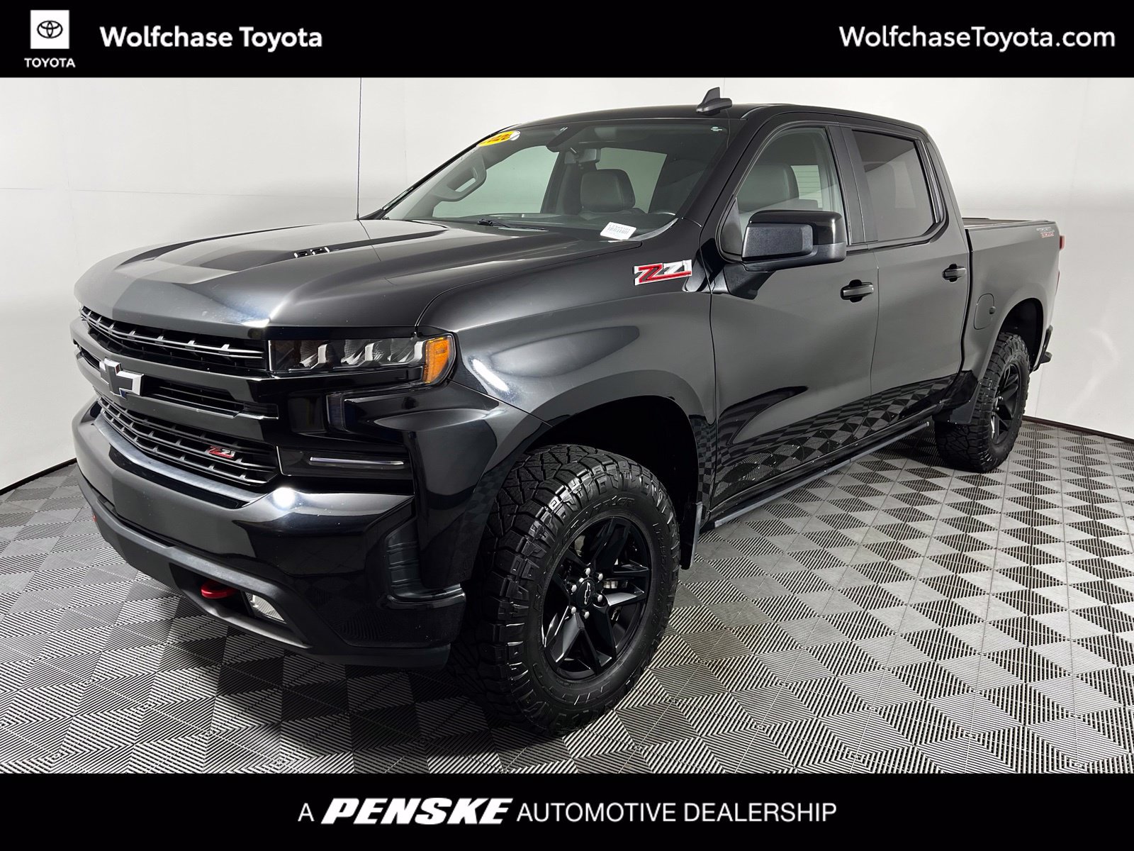 Used 2020 Chevrolet Silverado 1500 LT Trail Boss w/ Midnight Edition AWD/4WD image 1