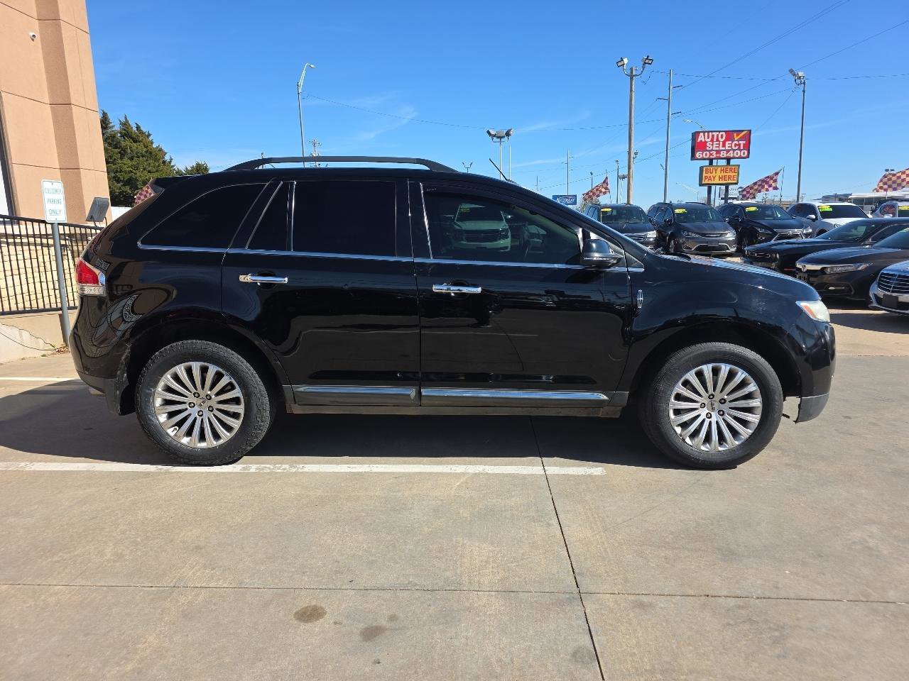 Used 2012 Lincoln MKX FWD image 4