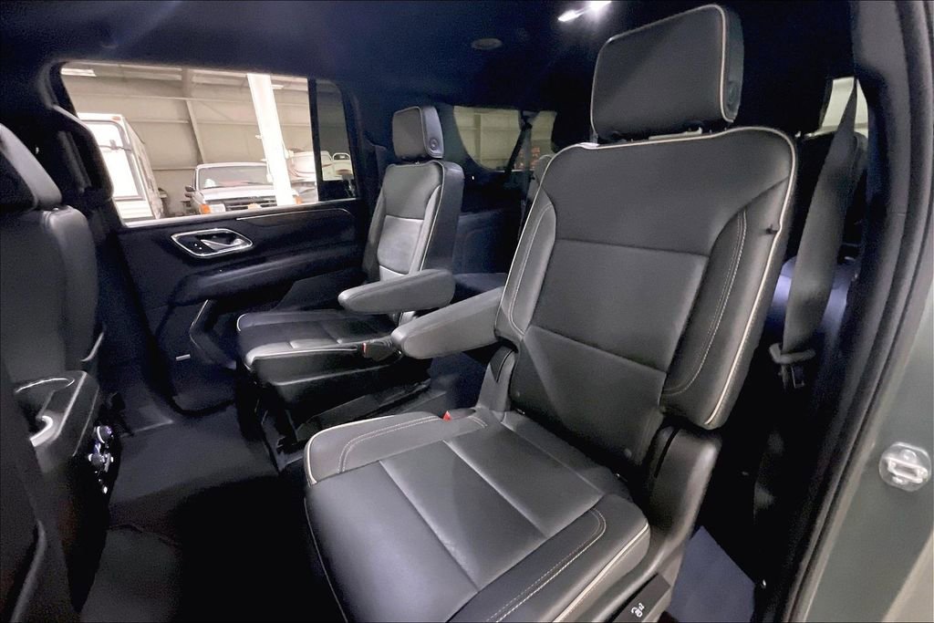 Used 2023 Chevrolet Suburban Premier AWD/4WD image 23