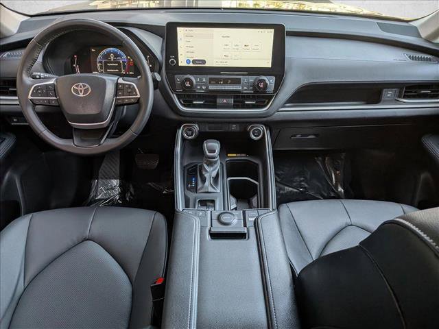 Used 2025 Toyota Grand Highlander FWD image 16