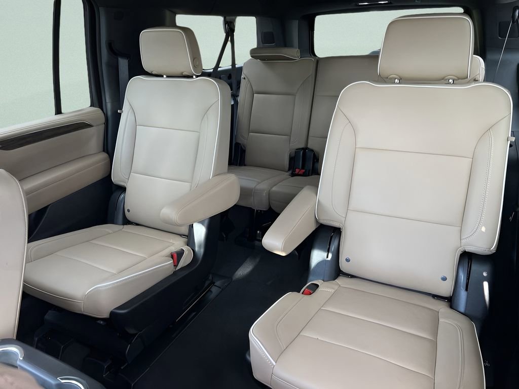 Used 2024 Chevrolet Suburban Premier image 27