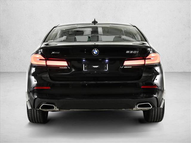 Used 2022 BMW 530i xDrive w/ Premium Package image 7