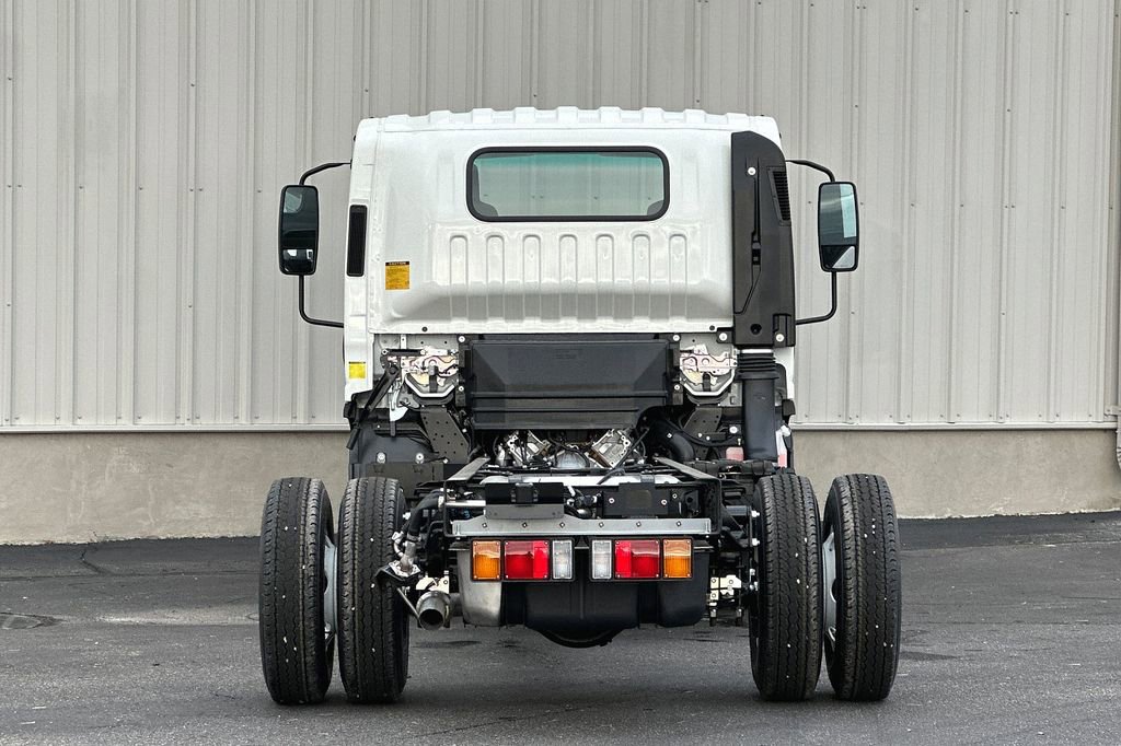 Used 2024 Isuzu NPR image 6