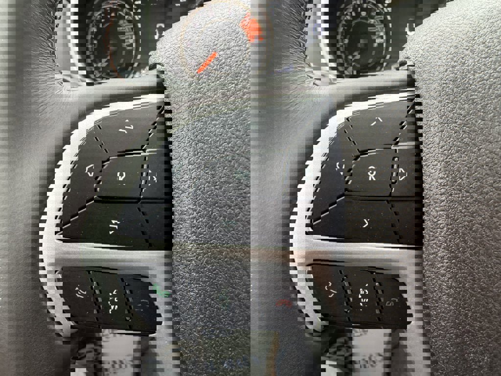 Used 2018 Jeep Cherokee Overland w/ Technology Group image 19