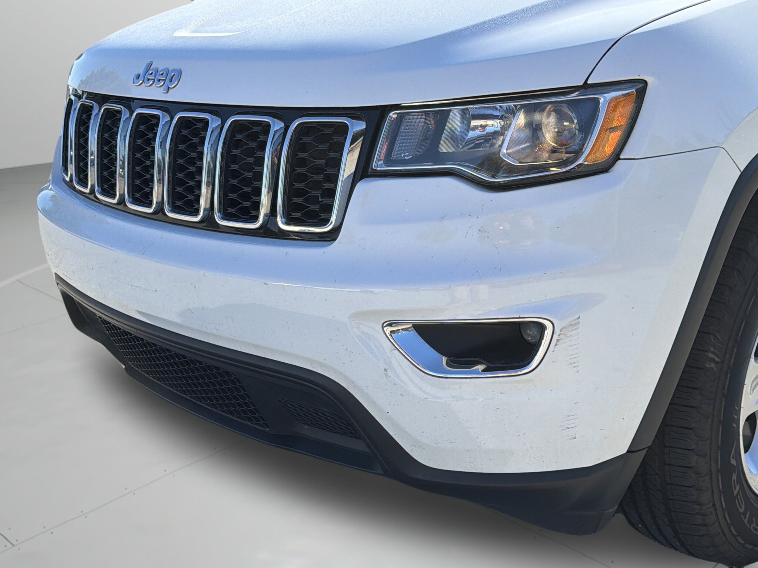 Used 2017 Jeep Grand Cherokee Laredo RWD image 26