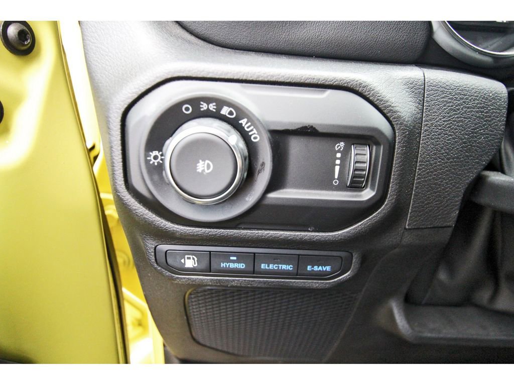 Used 2023 Jeep Wrangler Unlimited Sahara w/ Cold Weather Group AWD/4WD image 17