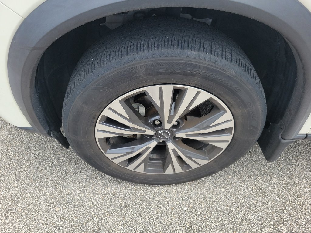 Used 2023 Nissan Rogue SV FWD image 4