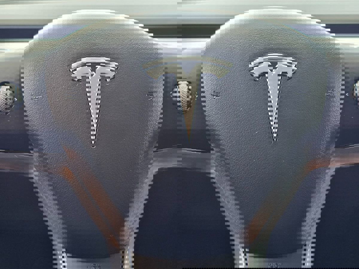 Used 2021 Tesla Model Y Long Range AWD/4WD image 32