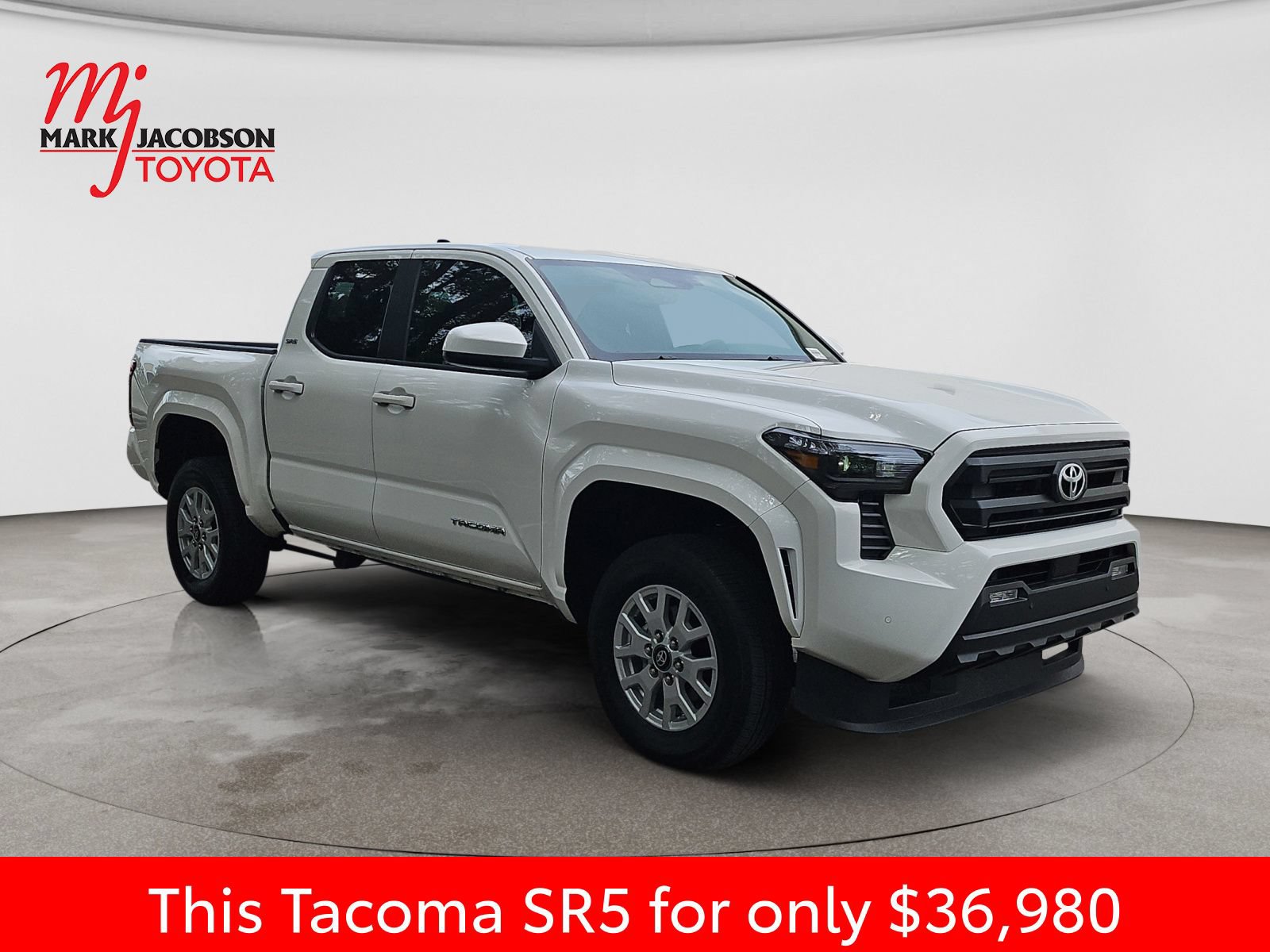 Used 2024 Toyota Tacoma SR5 AWD/4WD image 5