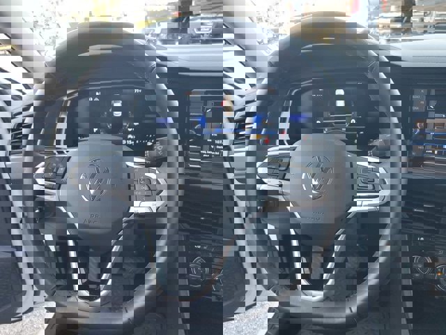 Used 2023 Volkswagen Jetta SE w/ Panoramic Sunroof Package image 27