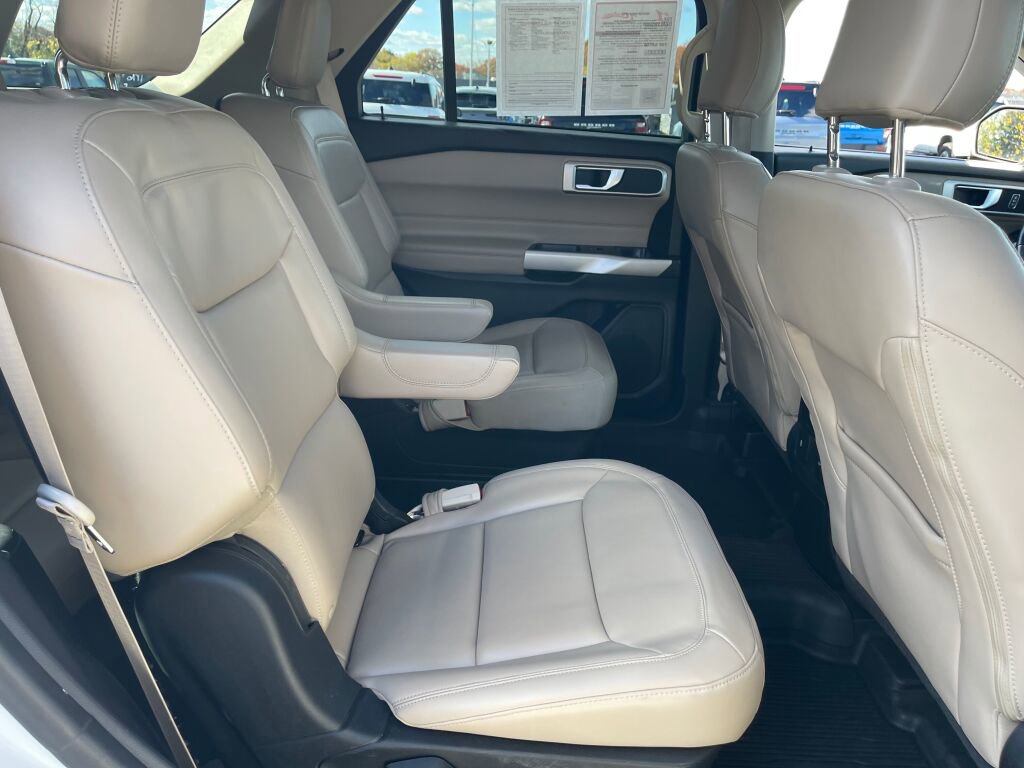 Used 2022 Ford Explorer XLT w/ Equipment Group 202A image 22