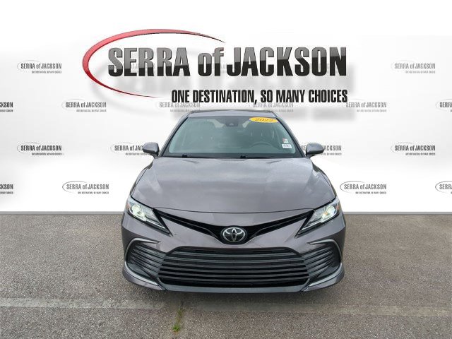 Used 2022 Toyota Camry LE w/ Convenience Package FWD image 3