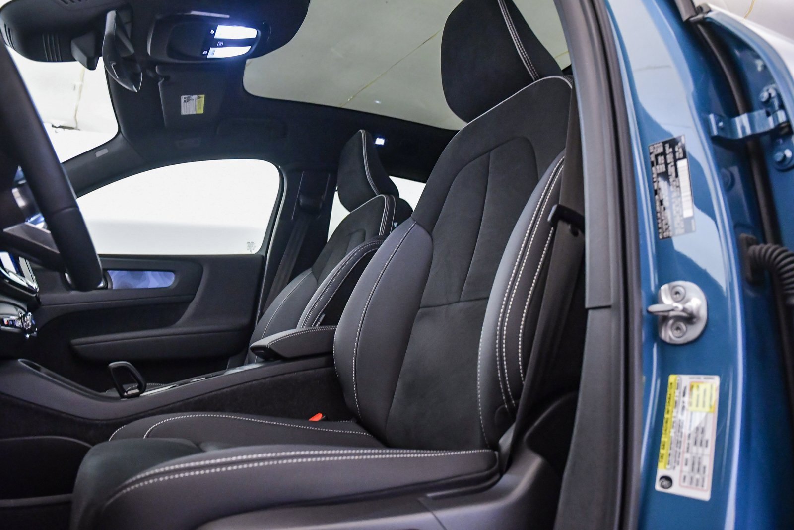 Certified 2023 Volvo C40 P8 Recharge Plus image 19