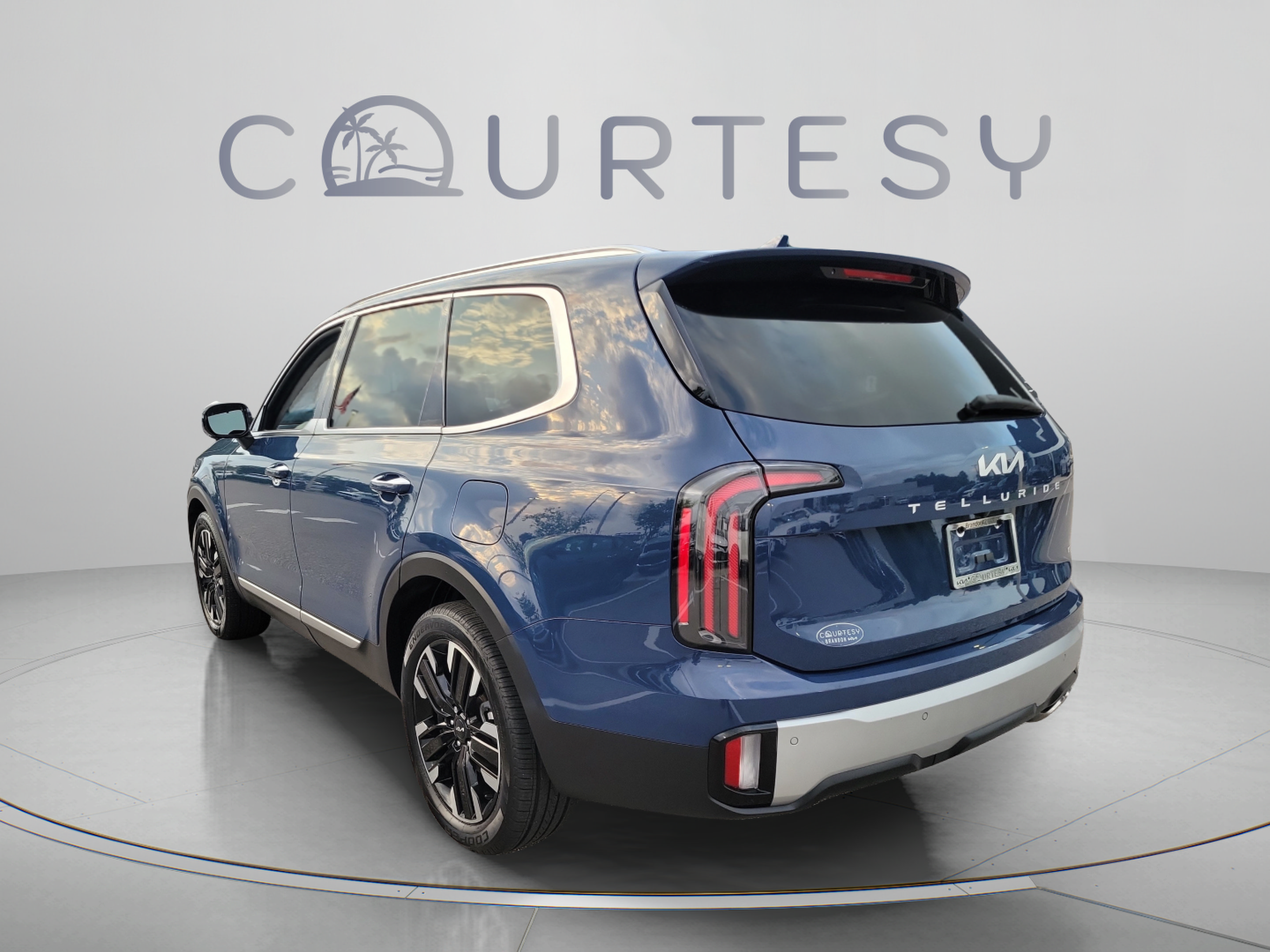 Used 2023 Kia Telluride SX Prestige AWD/4WD image 2