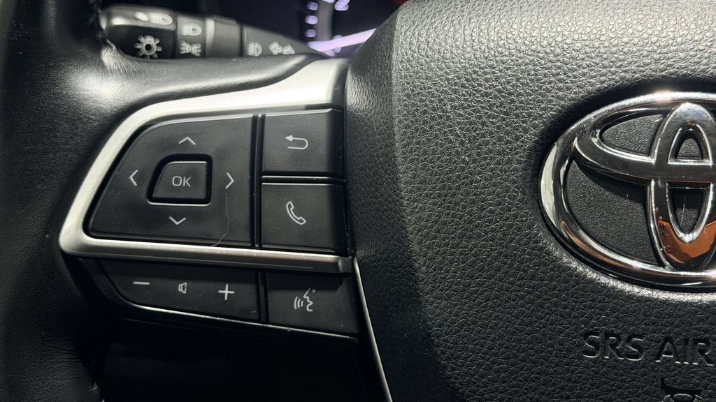 Used 2024 Toyota Highlander LE FWD image 19