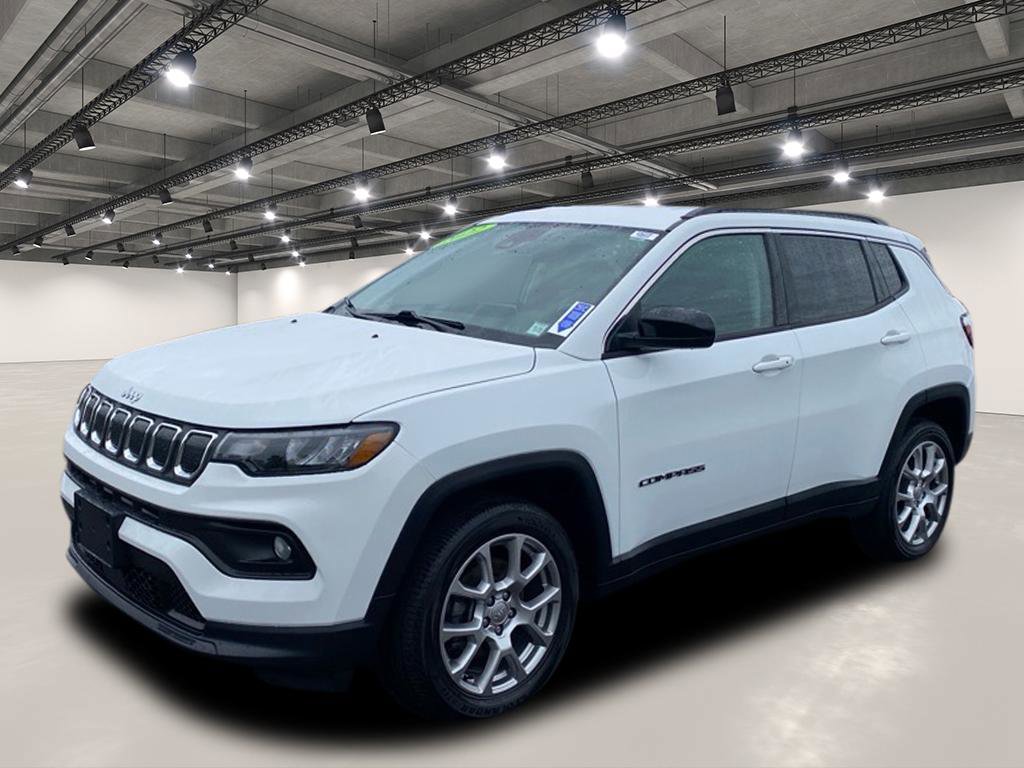 Used 2022 Jeep Compass Latitude image 3