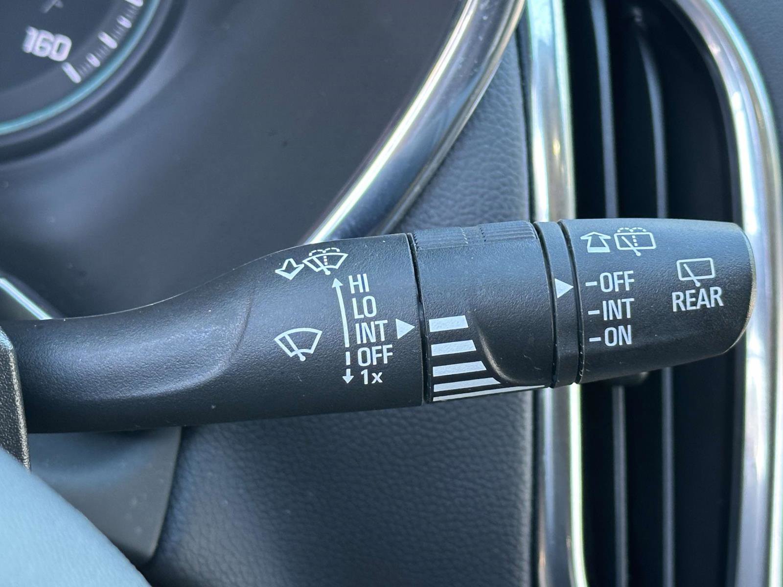 Used 2022 Chevrolet Equinox LT image 23