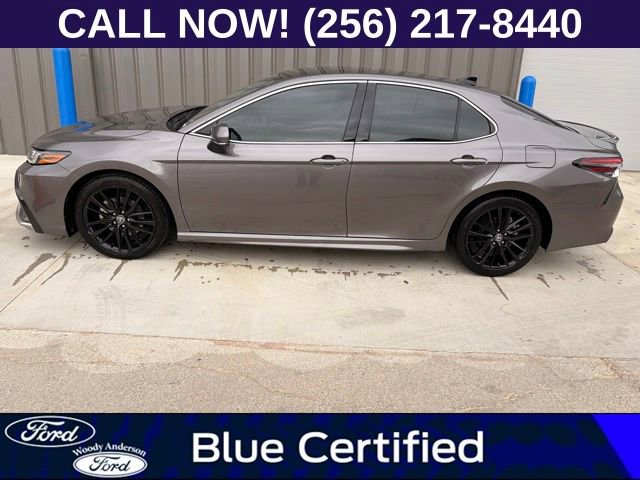 Used 2022 Toyota Camry XSE image 3
