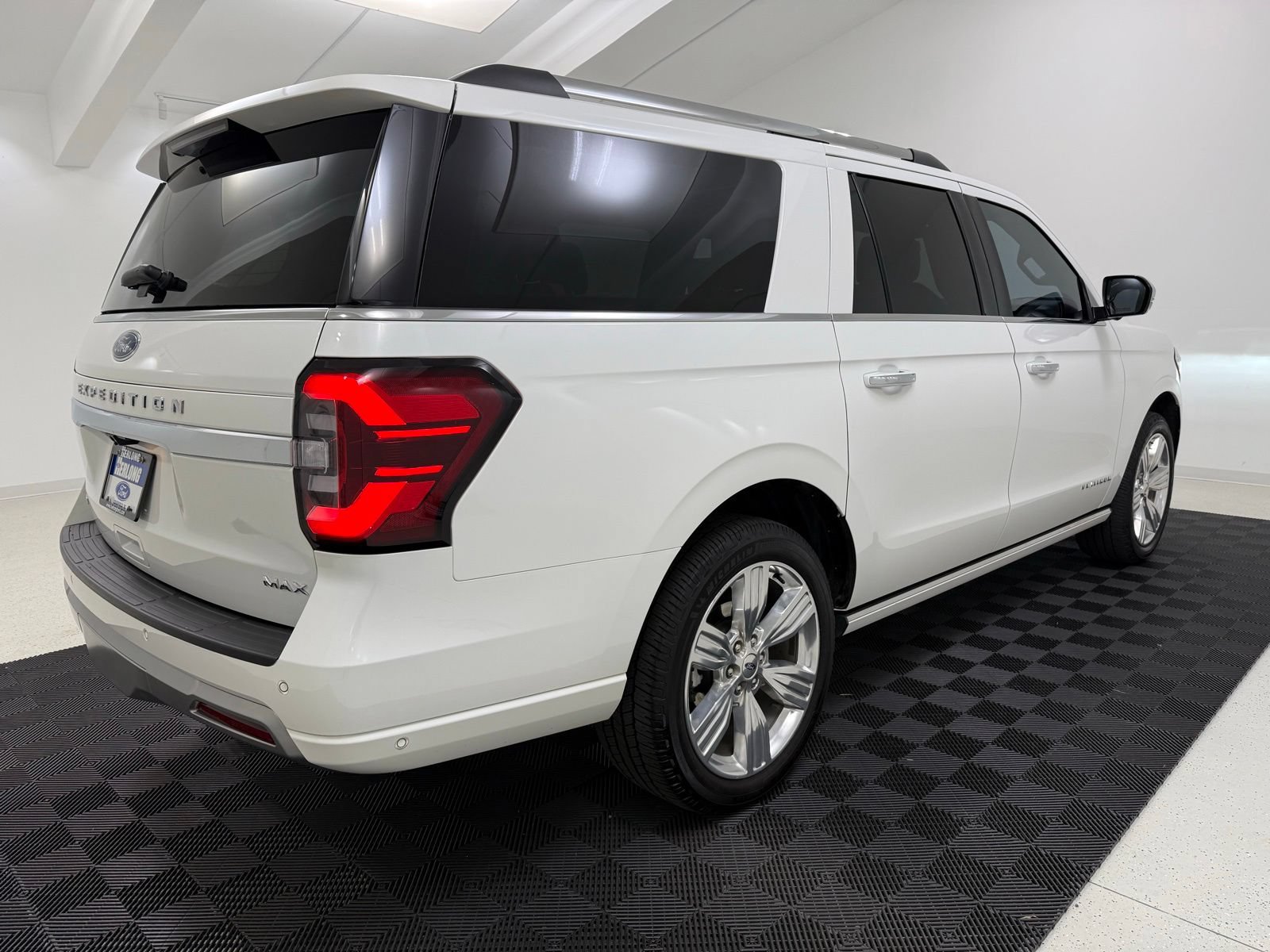 Used 2024 Ford Expedition Max Platinum AWD/4WD image 8