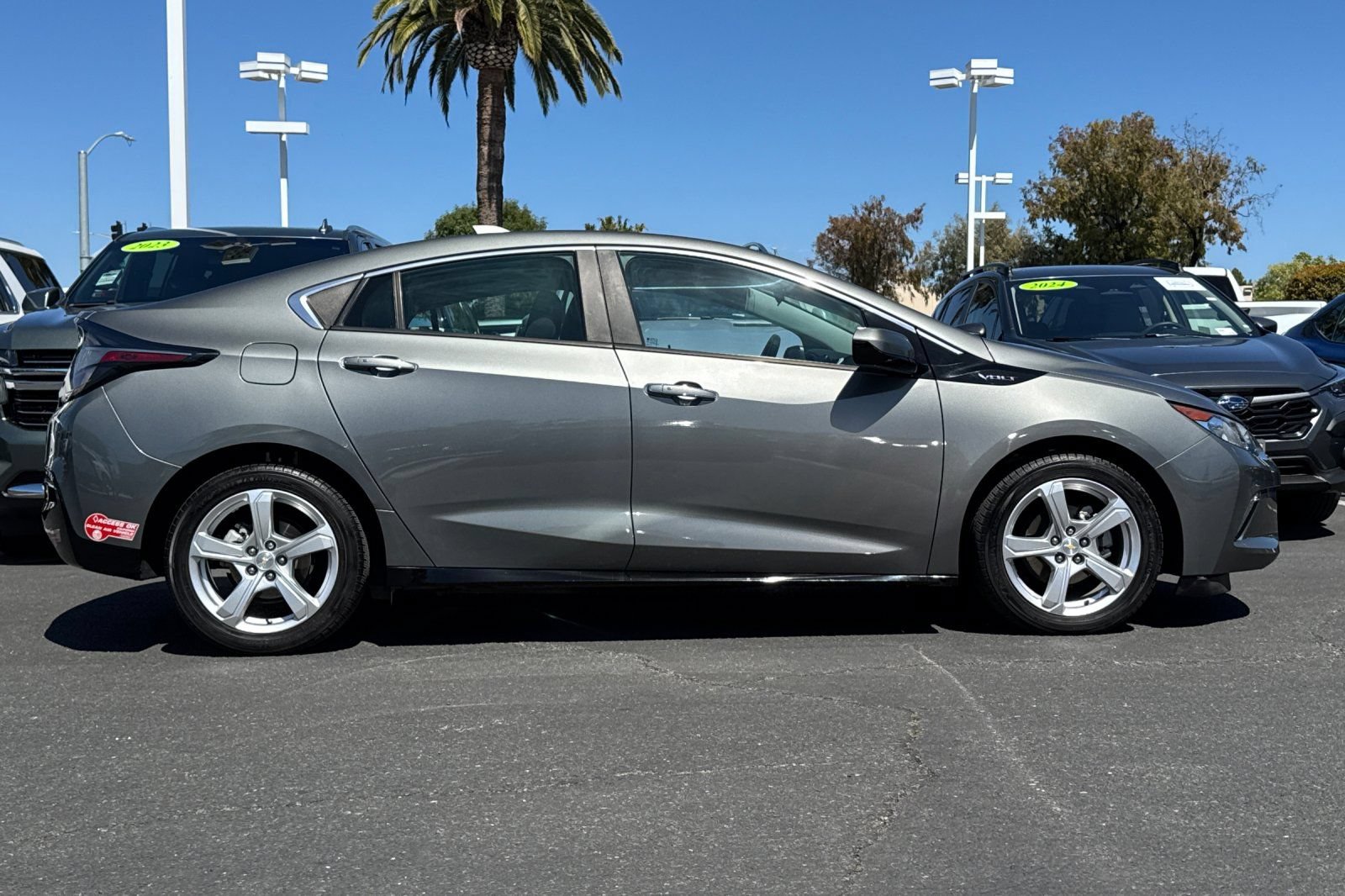 Used 2017 Chevrolet Volt LT FWD image 4