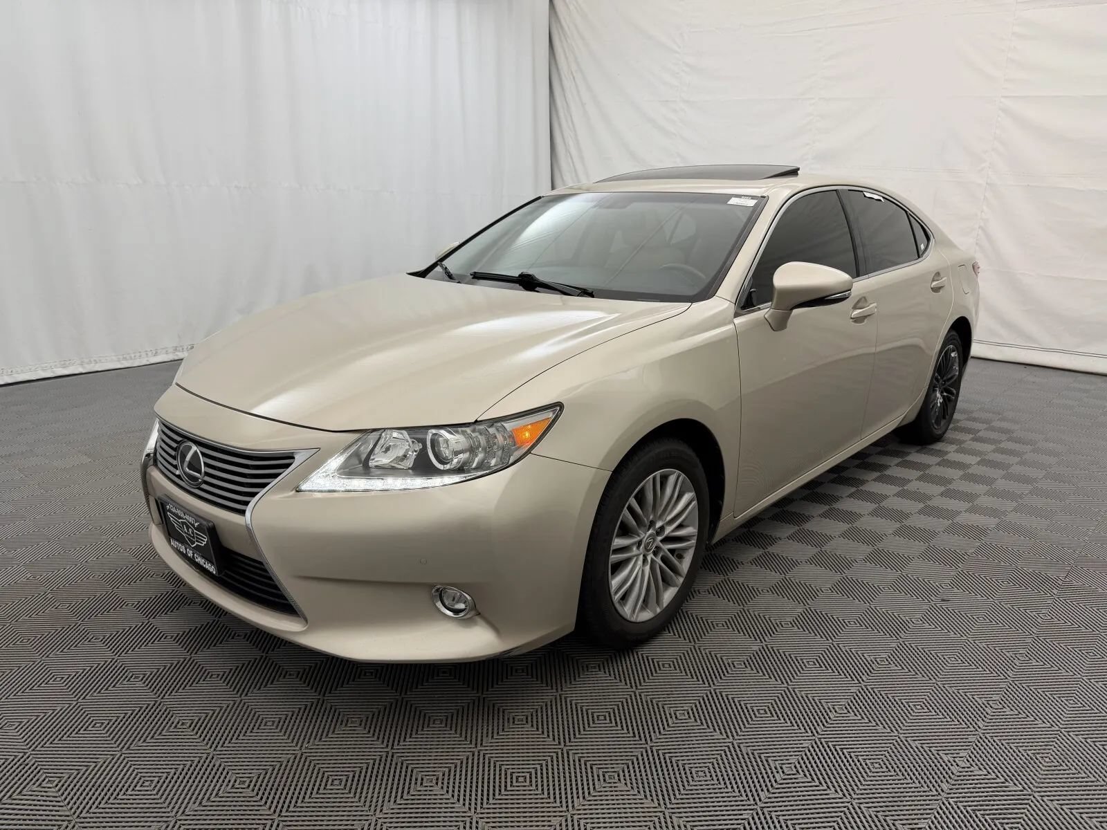 Used 2015 Lexus ES 350 w/ Luxury Package FWD image 2