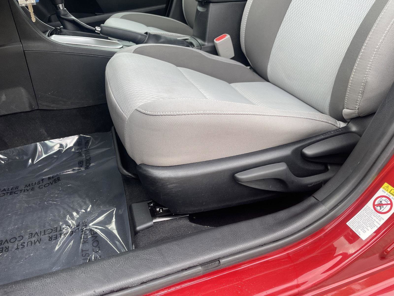 Used 2018 Toyota Corolla LE FWD image 11