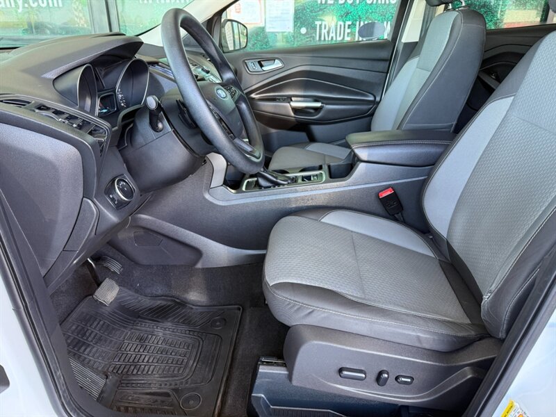 Used 2017 Ford Escape SE FWD image 17