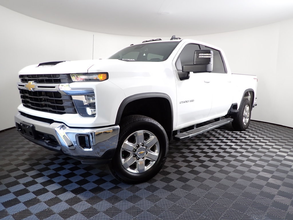 Used 2024 Chevrolet Silverado 2500 LT w/ Convenience Package AWD/4WD image 2