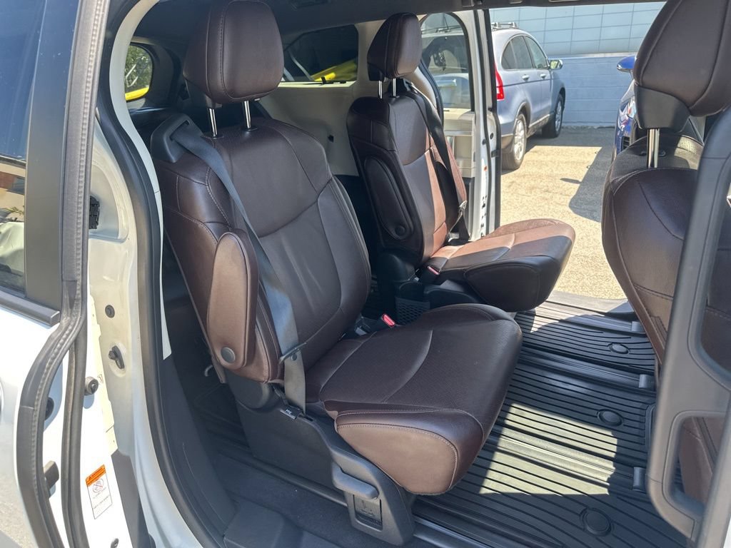 Used 2023 Toyota Sienna Platinum AWD/4WD image 88