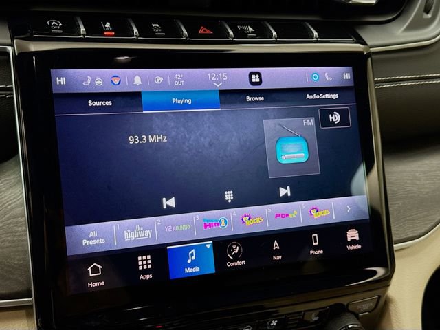 Used 2023 Jeep Grand Cherokee L Limited w/ Luxury Tech Group II image 17